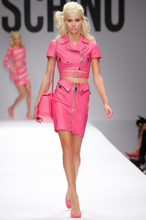 “Biến hóa” thành Barbie xinh đẹp cùng trang phục của Moschino