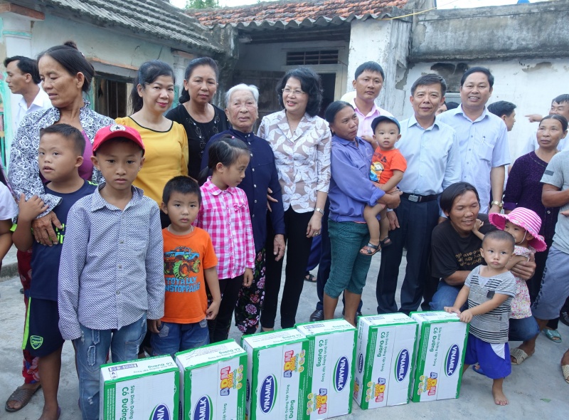 vinamilk dem sua den voi tre em vung lu tai ha tinh va quang binh