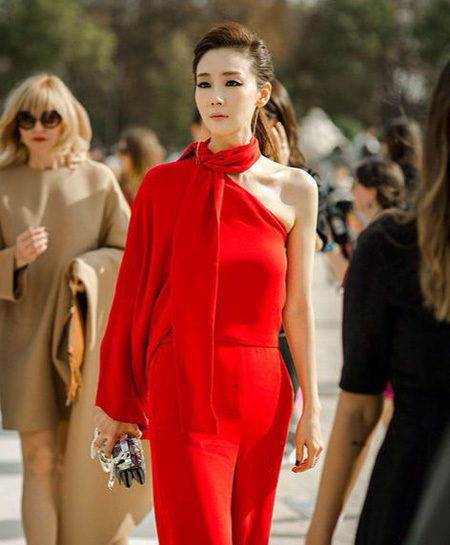 Choi Ji Woo “cứng đơ” tại Paris Fashion Week