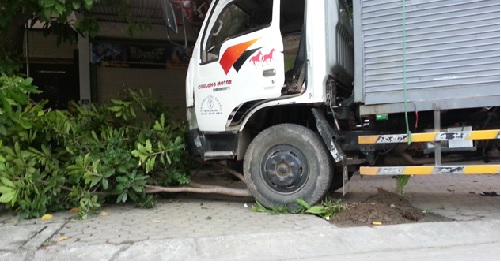 TP Vinh: Tai nạn giao thông liên hoàn khiến 3 người nhập viện