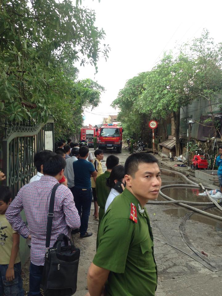 Hà Nội: Cháy lớn ở xưởng gỗ