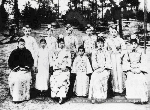 Những điều ít biết về hôn nhân của 7 em gái Phổ Nghi