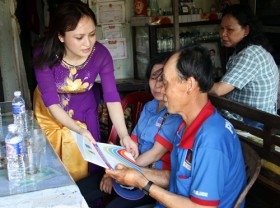 Công đoàn Dầu khí Việt Nam thăm, tặng quà người lao động bị tai nạn