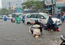 tp hcm sau mua lon nhieu tuyen duong ket cung