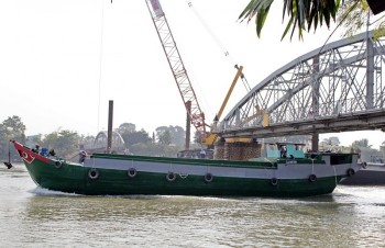 Thuyền trên 300 tấn được lưu thông qua cầu Ghềnh