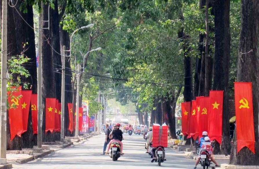 Sài Gòn rực rỡ cờ hoa mừng "ngày vui đại thắng"