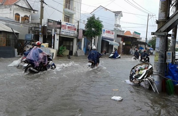 tp hcm sau mua lon nhieu tuyen duong ket cung