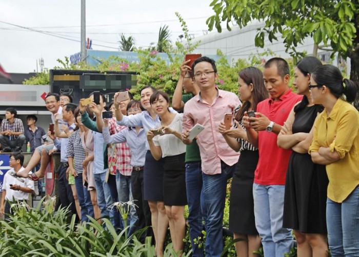 Người dân Sài Gòn hào hứng chào đón ông Obama