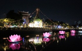 Lễ Phật Đản: Hoa đăng thắp sáng kênh Nhiêu Lộc - Thị Nghè