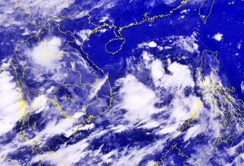 Áp thấp nhiệt đới tiến vào quần đảo Hoàng Sa