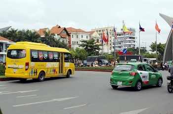 TP HCM: Hành khách đi xe buýt tăng cao