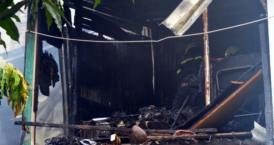 TP HCM: Lửa thiêu rụi 10 phòng trọ sau tiếng nổ lớn