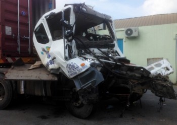 Tai nạn trên cao tốc TP HCM - Dầu Giây, tài xế container nguy kịch