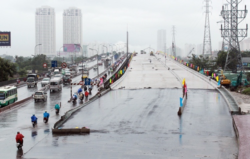 TP HCM: Hợp long cầu Sài Gòn 2