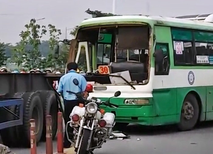 lien tiep 3 tai nan xay ra tren xa lo ha noi