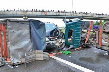 Bắt 2 tài xế gây tai nạn liên hoàn trên cao tốc Trung Lương