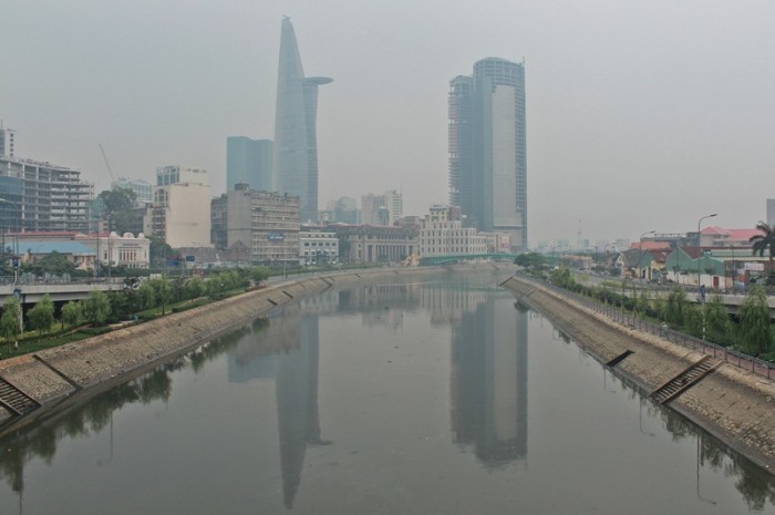 Ô nhiễm khiến TP HCM xuất hiện 'sương mù'