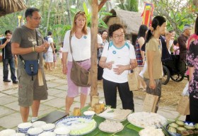 Làng quê Việt trong lễ hội văn hóa ẩm thực "hạt lúa quê tôi"