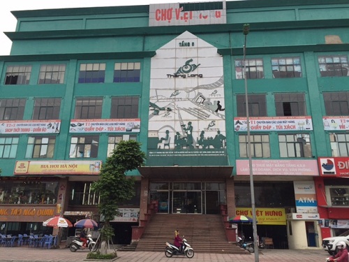 Hà Nội: Hàng trăm ki-ốt đóng cửa vì ban quản lý tăng giá thuê quầy