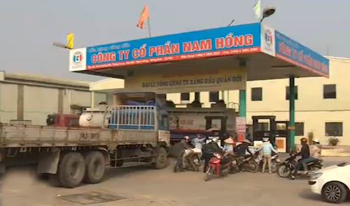 Cây xăng tại Hà Nội bán 1.000 lít dầu kém chất lượng