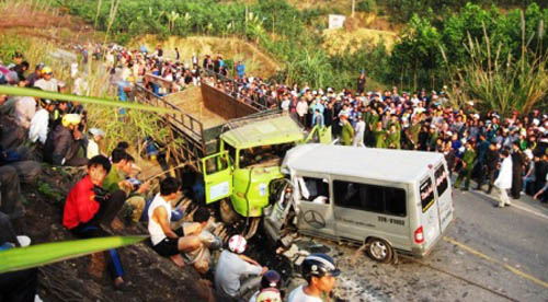 Đang điều tra nguyên nhân vụ tai nạn thảm khốc ở Thanh Hóa