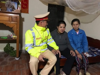 Hà Nội: CSGT đưa người cơ nhỡ về quê đón Tết