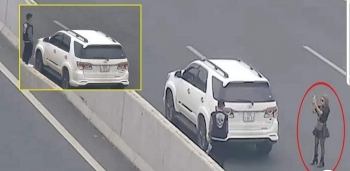 Nữ tài xế dừng xe chụp ảnh trên cao tốc bị phạt 7 triệu đồng