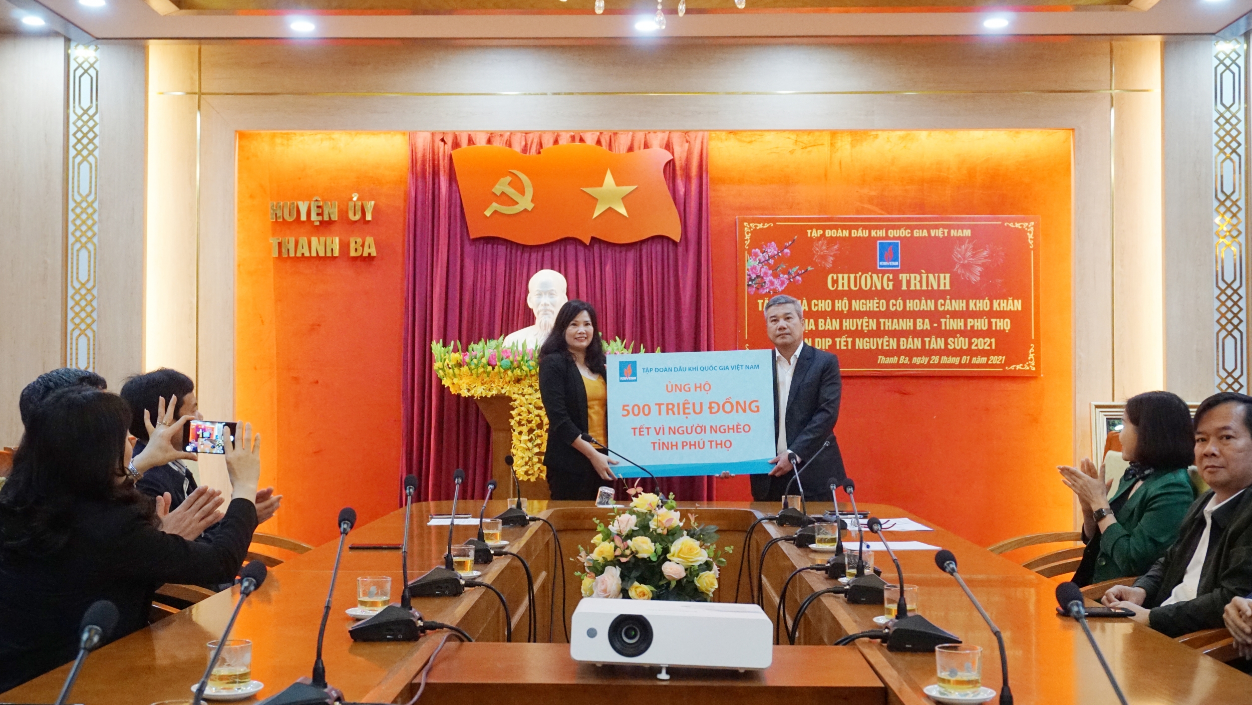 Petrovietnam chung tay hỗ trợ chương trình Tết vì người nghèo tại Phú Thọ