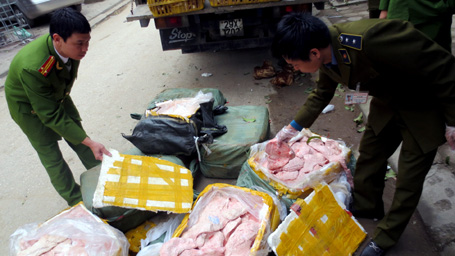 Lạng Sơn: Bắt đối tượng vận chuyển 1 tấn nầm lợn lậu