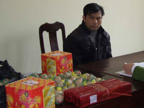 Lạng Sơn: Bắt đối tượng buôn bán pháo qua biên giới