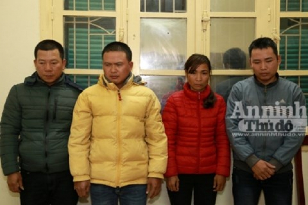Tạm giữ 4 kẻ trấn lột tiền ở khu vực cầu Thăng Long