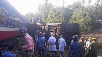 Thừa Thiên - Huế: Tàu hỏa tông xe tải, 3 người tử vong