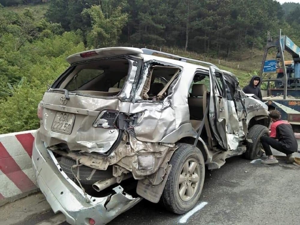 Sơn La: Xe tải mất lái, tông thẳng vào hiện trường vụ tai nạn trước đó