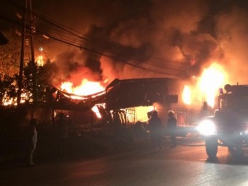 Phú Thọ: Cháy chợ tạm tại thành phố Việt Trì