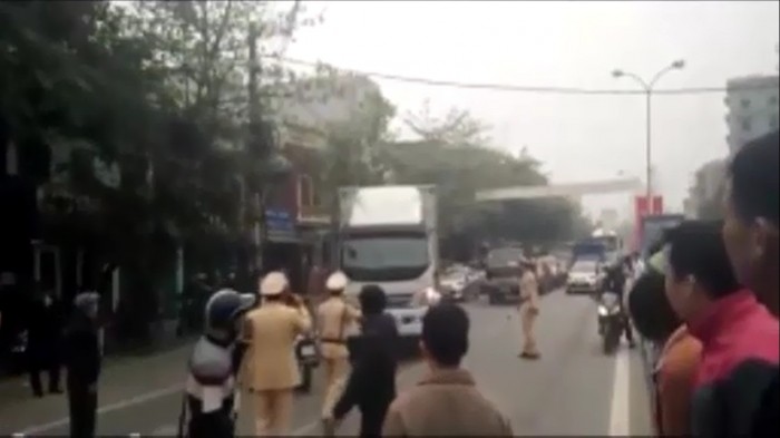 Phú Thọ: Lái xe tải tông CSGT rồi bỏ chạy