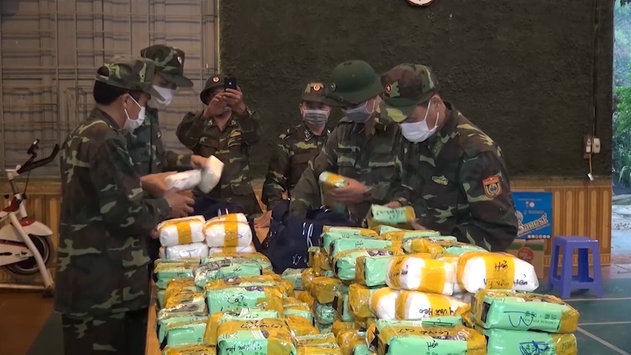 Lạng Sơn: Bắt đối tượng vận chuyển 246kg tinh thể nghi ma túy