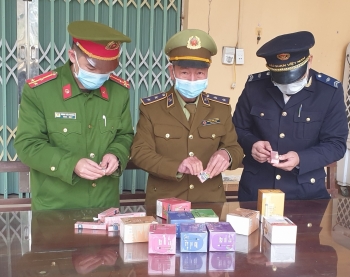 Lạng Sơn: Thu giữ 200 điếu thuốc lá điện tử vận chuyển trên xe khách