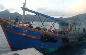 Cảnh sát biển vùng 3 bắt tàu chở 20.000 lít dầu DO không rõ nguồn gốc