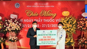 Vietcombank trao tặng 5 tỷ đồng cho Bệnh viện Đa khoa Xanh Pôn