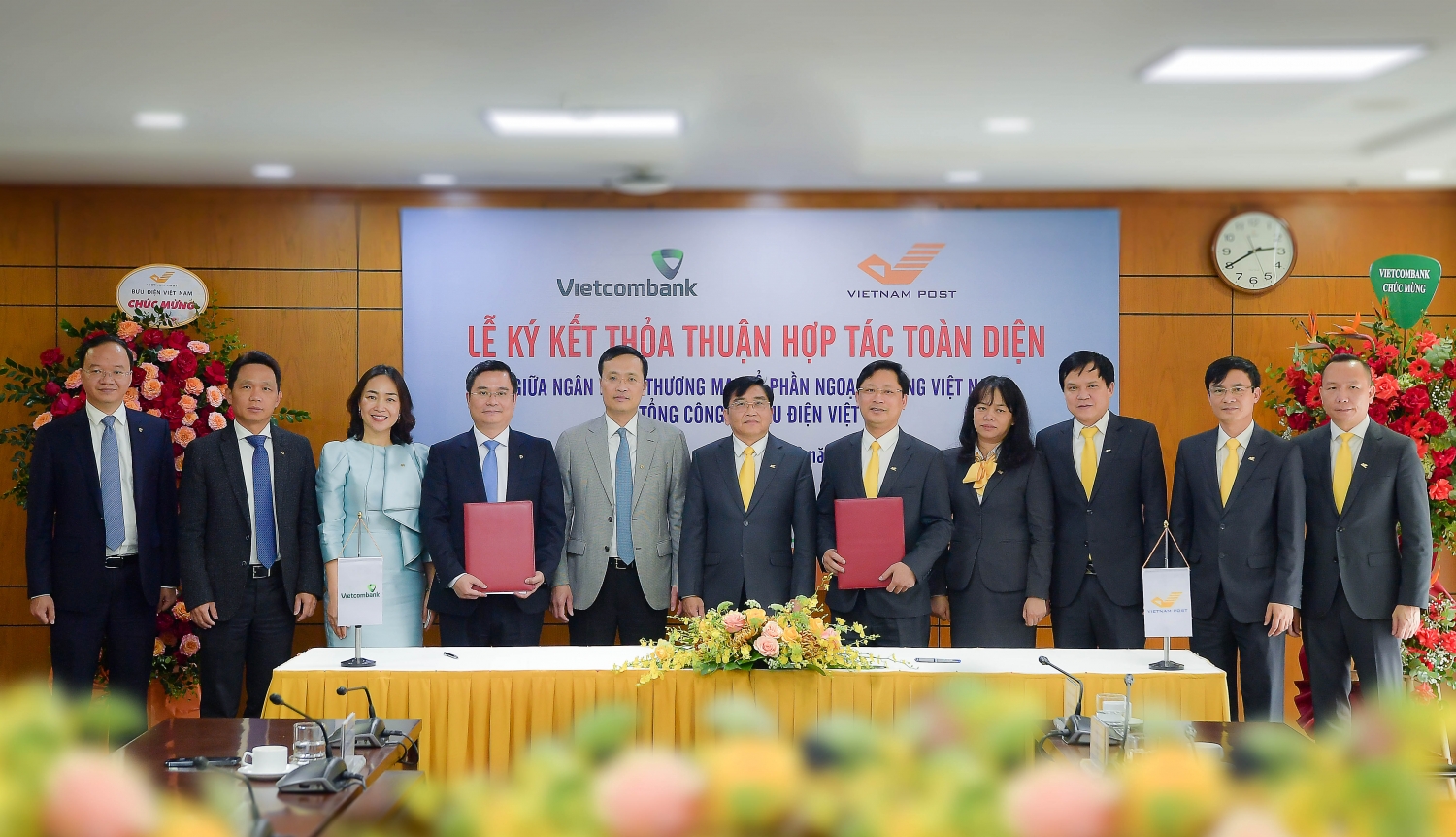 Lễ ký kết thoả thuận hợp tác toàn diện giữa Vietcombank và Tổng Công ty Bưu điện Việt Nam