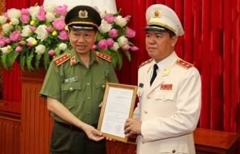 Trao quyết định bổ nhiệm của Thủ tướng cho Trung tướng Trần Văn Vệ