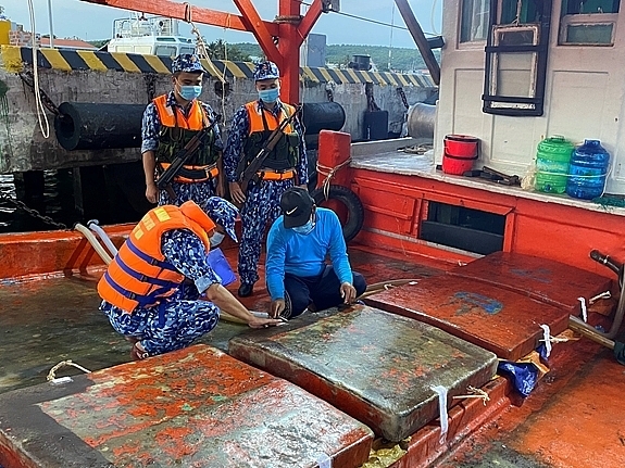 Cảnh sát biển thu giữ 25.000 lít dầu DO