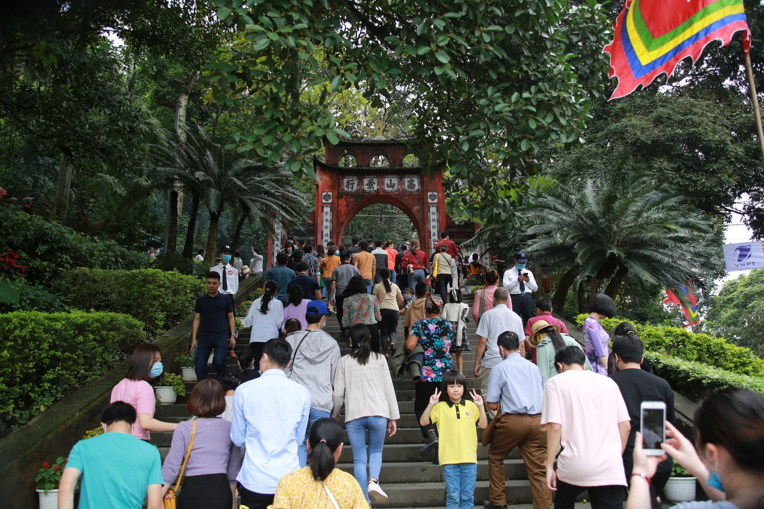 Phú Thọ: Hơn 60.000 lượt khách về dâng hương tưởng nhớ Vua Hùng