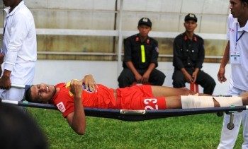 Bóng đá Việt lại đang chứng kiến ‘đặc sản’ bạo lực