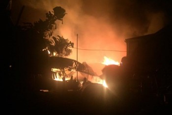 Hà Nội: Cháy lớn tại công ty sản xuất đồ gỗ