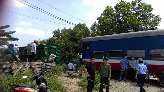 Phú Thọ: Tàu hỏa đâm ô tô, 1 người tử vong