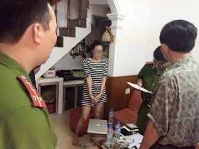 Tạm giữ "Thánh Cô Cô Bóc" - người chuyên tố chuyện động trời của  showbiz Việt