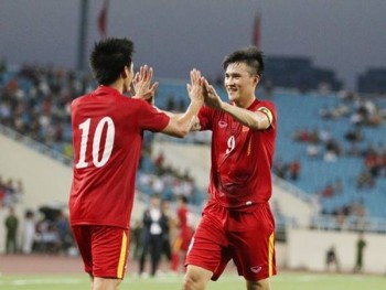 Thắng Singapore 3-0, Việt Nam lên ngôi vô địch