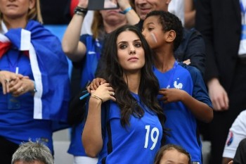 [PHOTO] Nhan sắc hút hồn của vợ - bạn gái các ngôi sao bóng đá Pháp