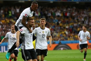 [VIDEO] Đức 2 - 0 Ukraine: Schweinsteiger vừa vào sân đã ghi bàn